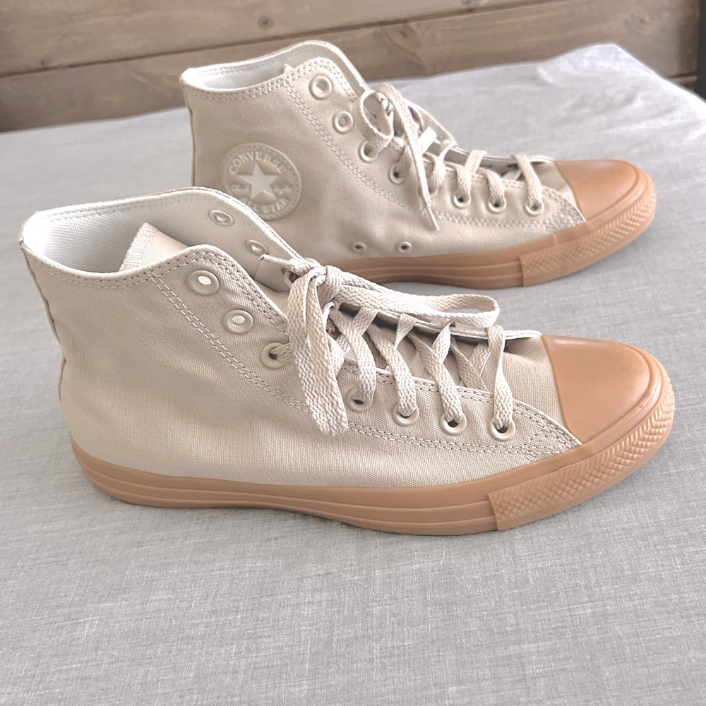 Brand New Converse Chuck Taylor High Tops, M 8.5 / W 10.5 - Picture 2 of 9